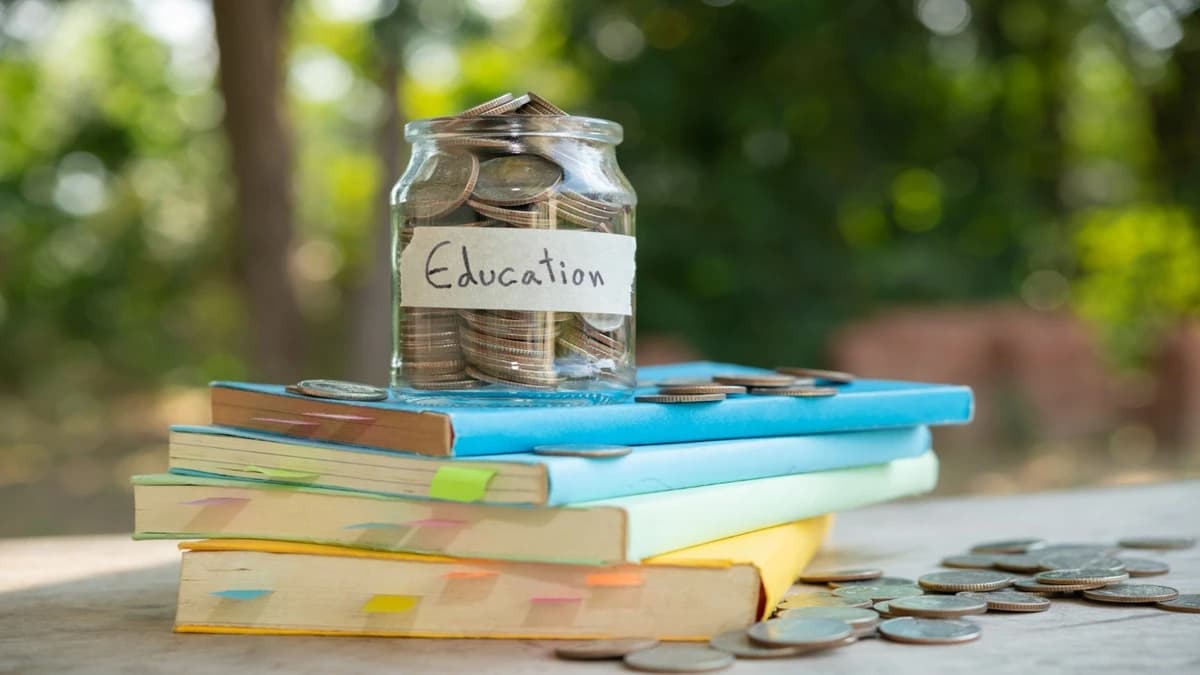 How Can Weekly Installment Loans Make Education Costs Easier to Manage?